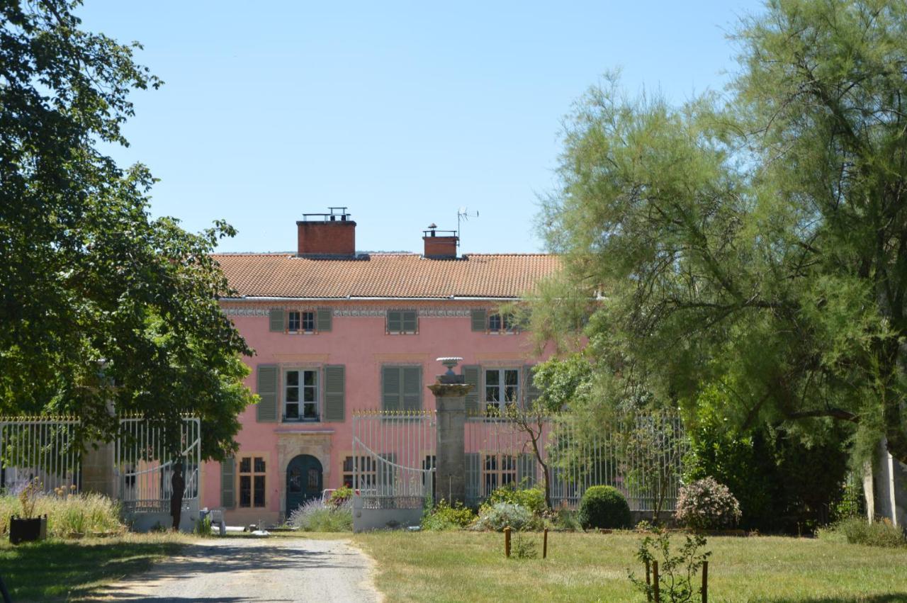Domaine de Chalaniat Bed & Breakfast La Sauvetat  Exterior foto